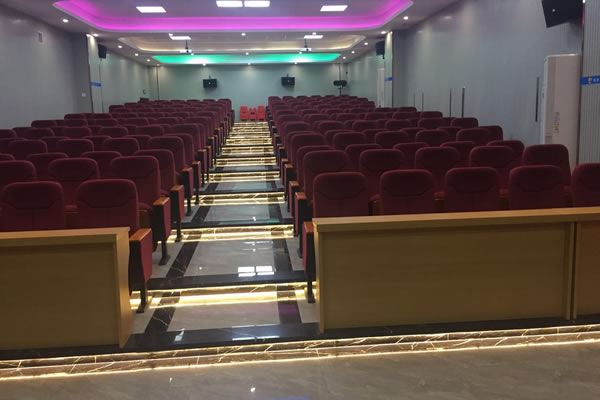 禮堂椅材質(zhì)同樣也會影響價格嗎